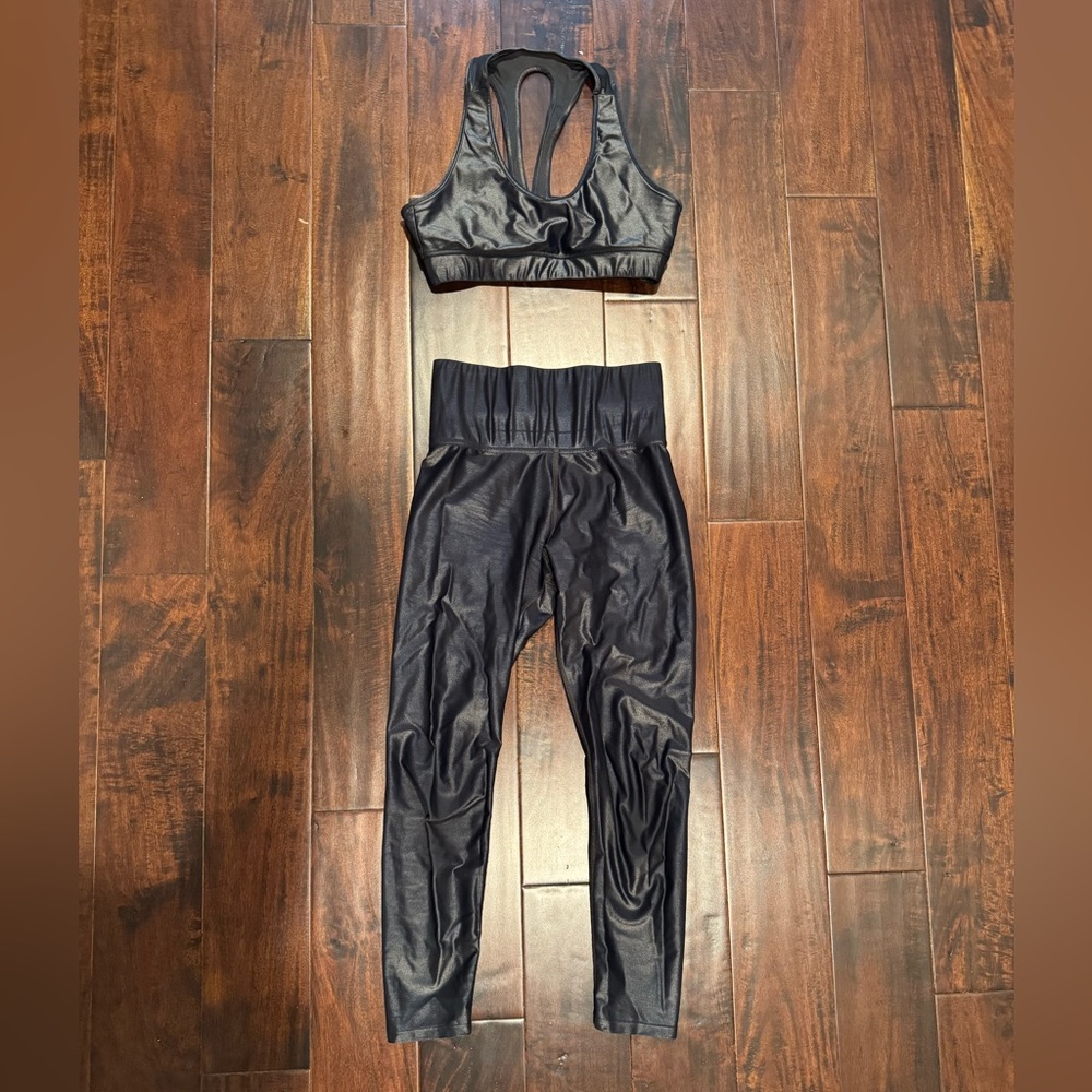 Carbon38 leggings and top